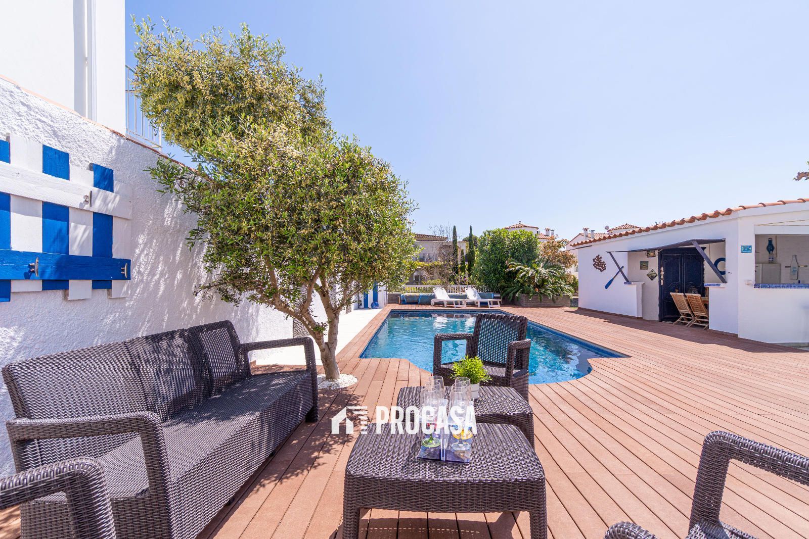 Vista exterior de Casa o xalet en venda en Empuriabrava amb Aire condicionat, Calefacció i Piscina