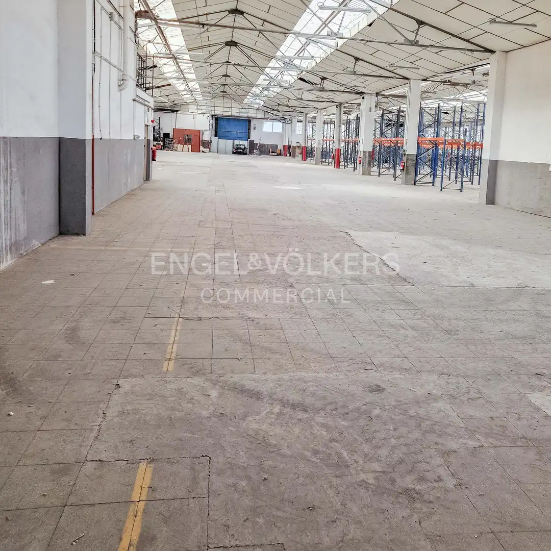 Aparcament de Nau industrial de lloguer en Sant Boi de Llobregat
