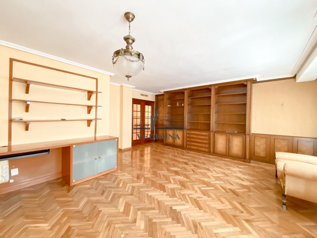 Living room of Flat for sale in  Zaragoza Capital  with Air Conditioner, Heating and Private garden