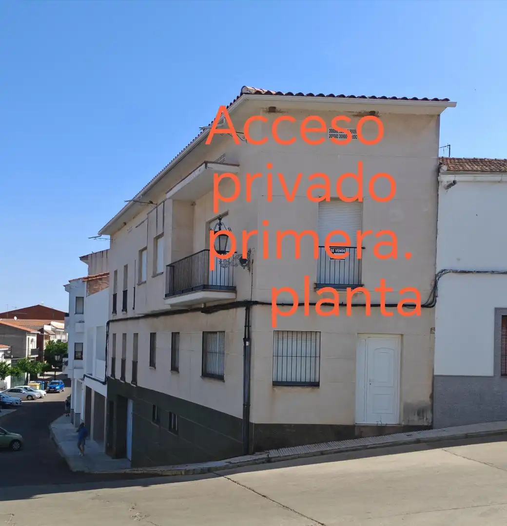 Vista exterior de Edificio en venta en Castuera