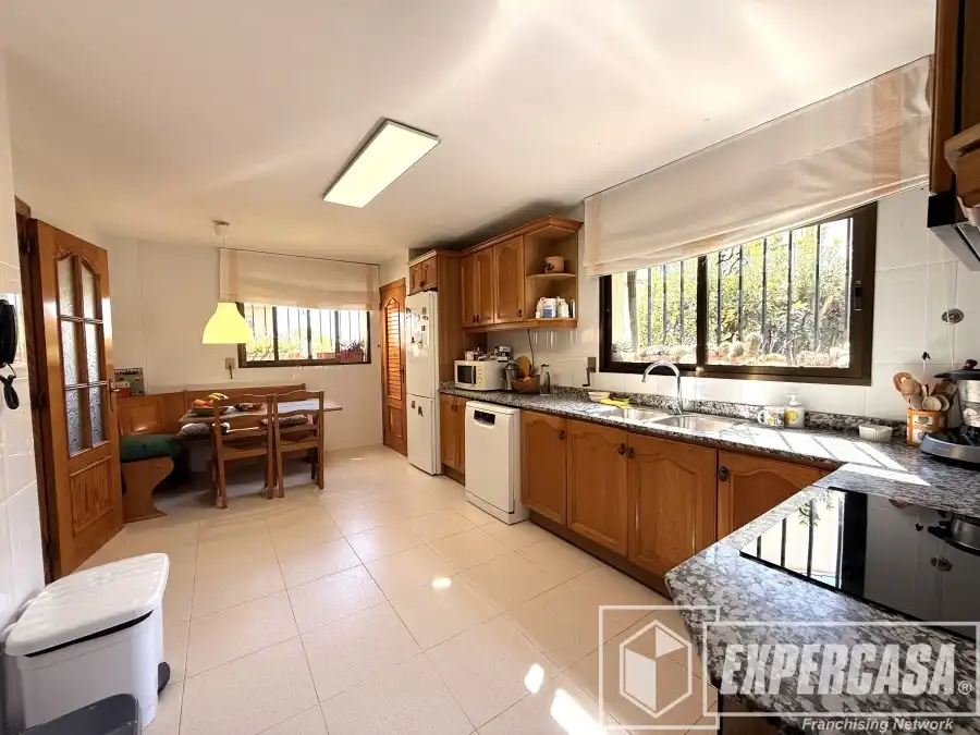 Cuina de Casa o xalet en venda en Riba-roja de Túria amb Aire condicionat, Calefacció i Terrassa