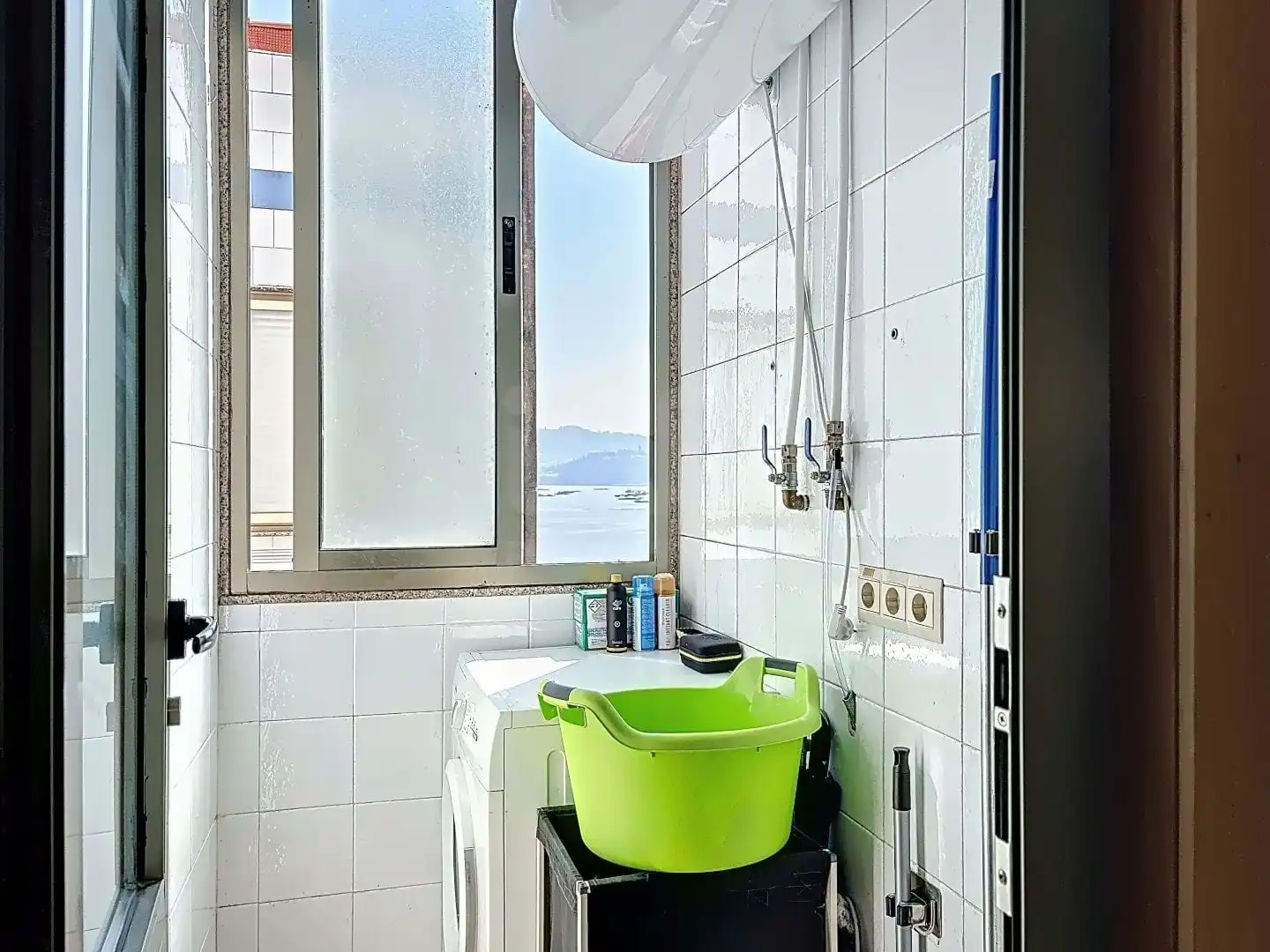 Badezimmer von Dachboden zum Verkauf in Moaña mit Heizung und Terrasse