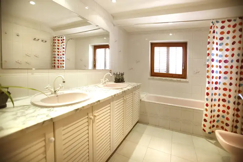 Baño de Finca rústica en venta en Puigdàlber con Aire acondicionado, Calefacción y Jardín privado