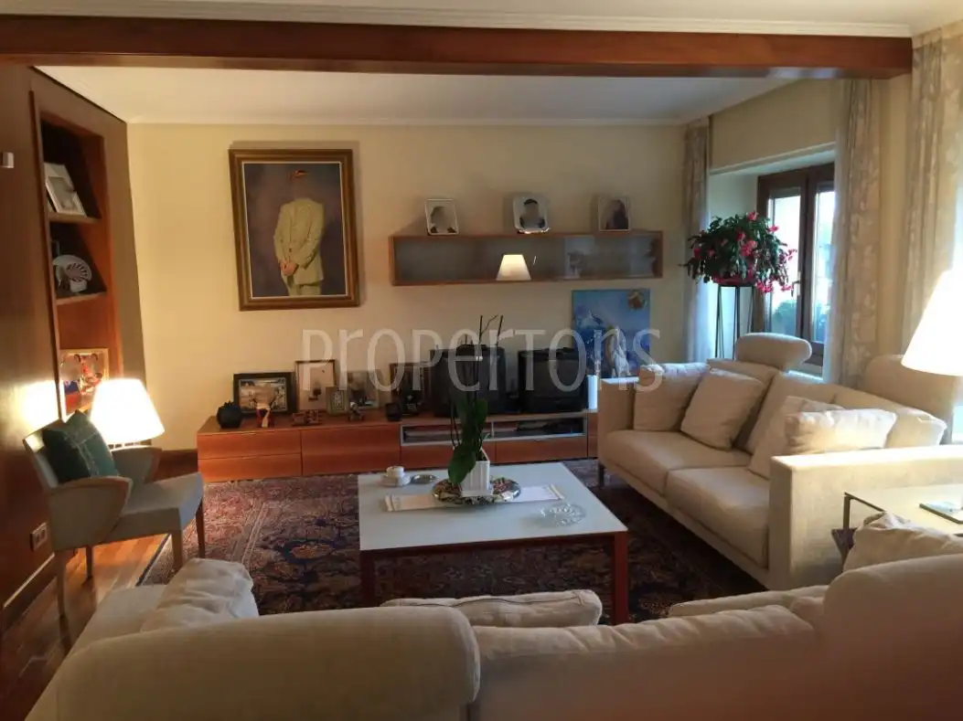 Sala d'estar de Casa adosada en venda en Vitoria - Gasteiz