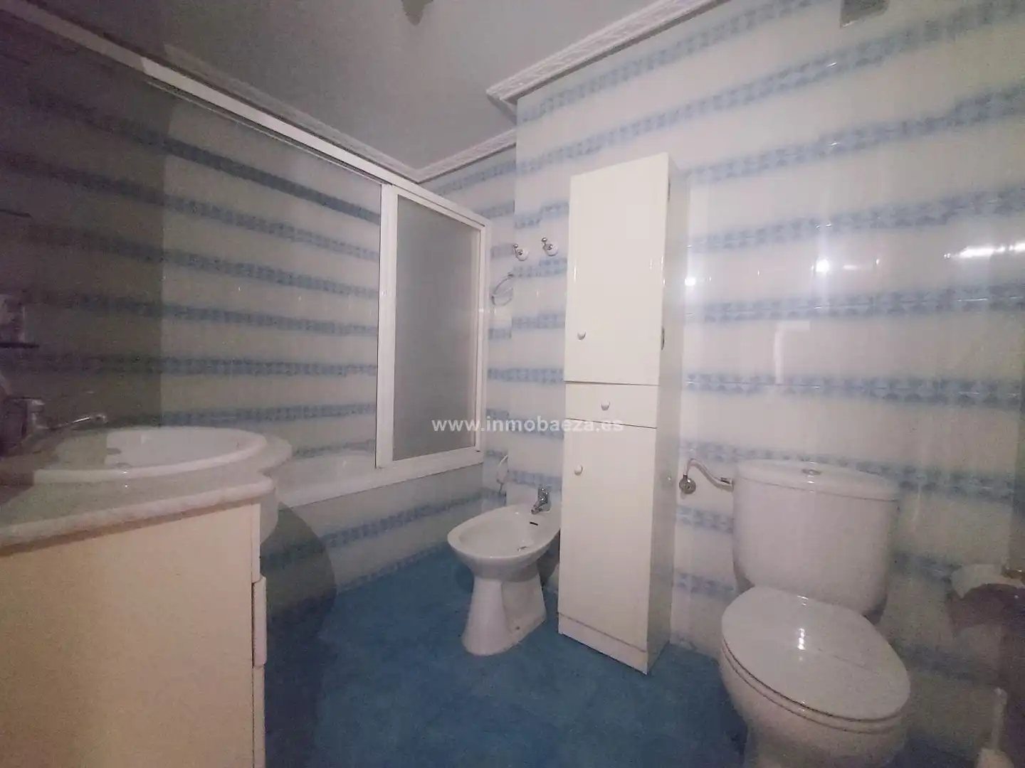 Badezimmer von Wohnung zum Verkauf in Baeza mit Terrasse, Abstellraum und Balkon