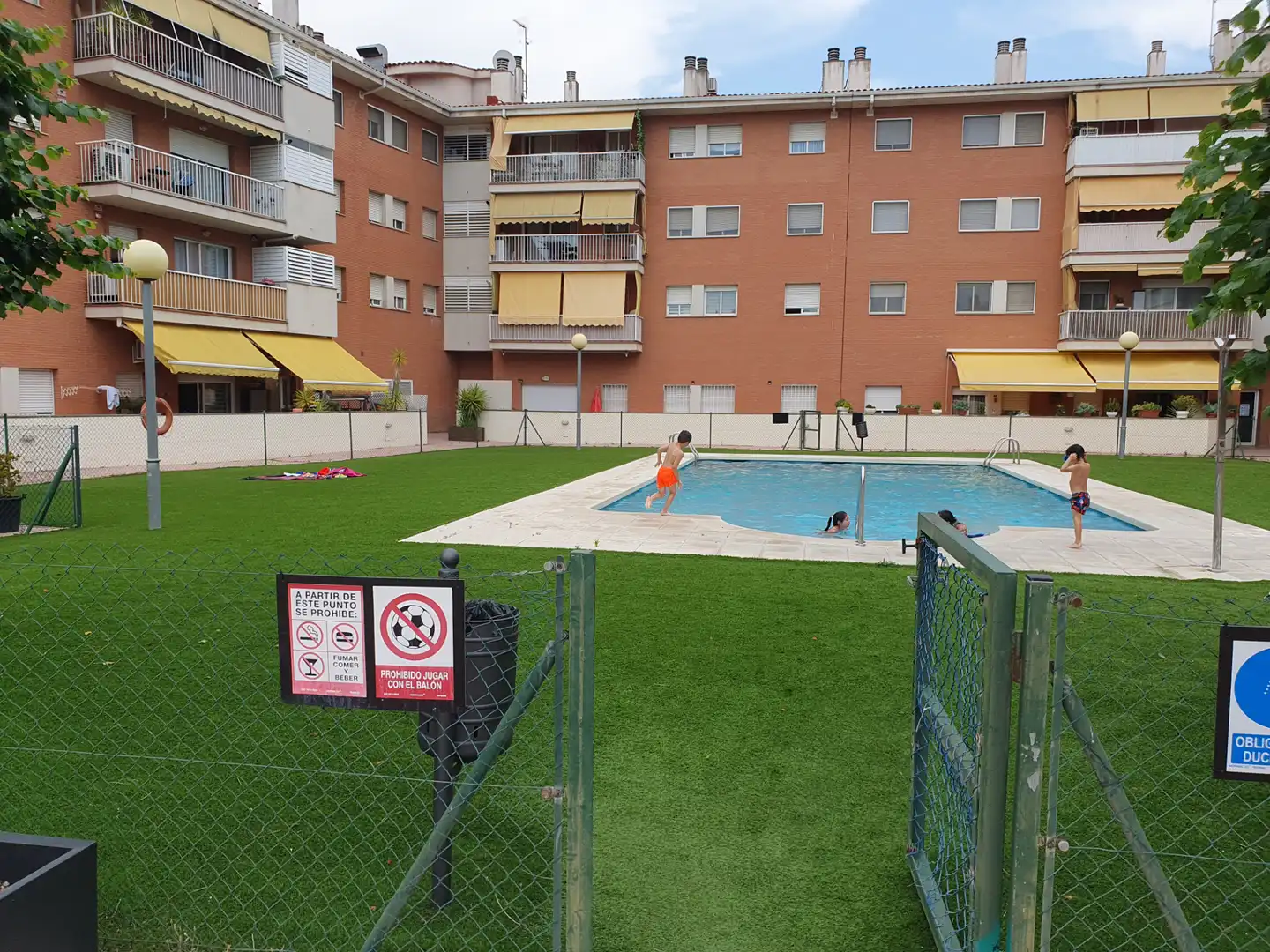 Piscina de Dúplex en venta en Canovelles con Aire acondicionado, Calefacción y Parquet