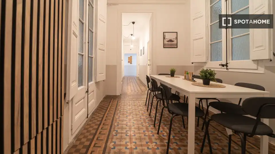 Flat for share in Eixample