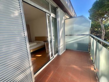 Penthouse with balcony to rent in Carrer 21 23