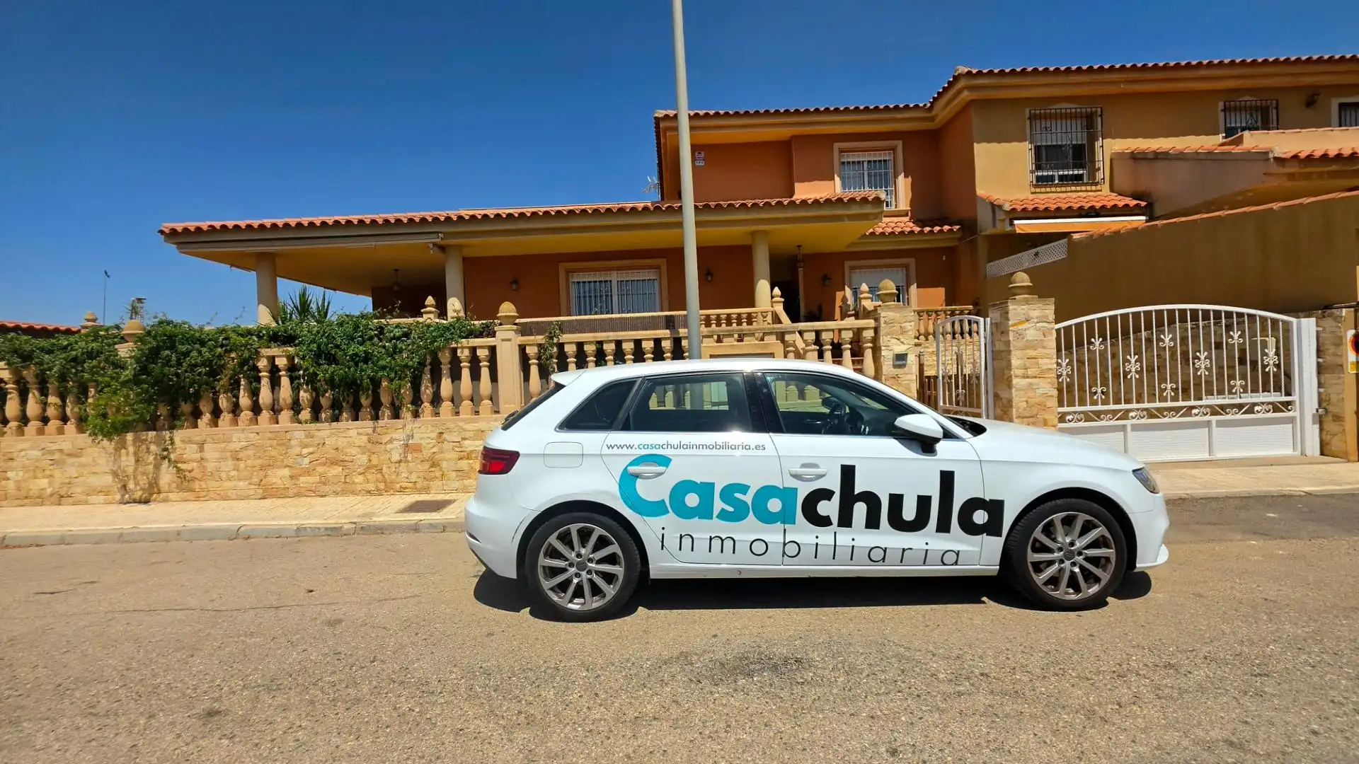 Vista exterior de Casa o xalet en venda en La Unión amb Aire condicionat, Jardí privat i Terrassa