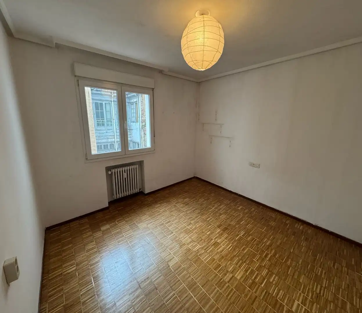 Habitación de Piso en venta en Gijón  con Calefacción y Parquet