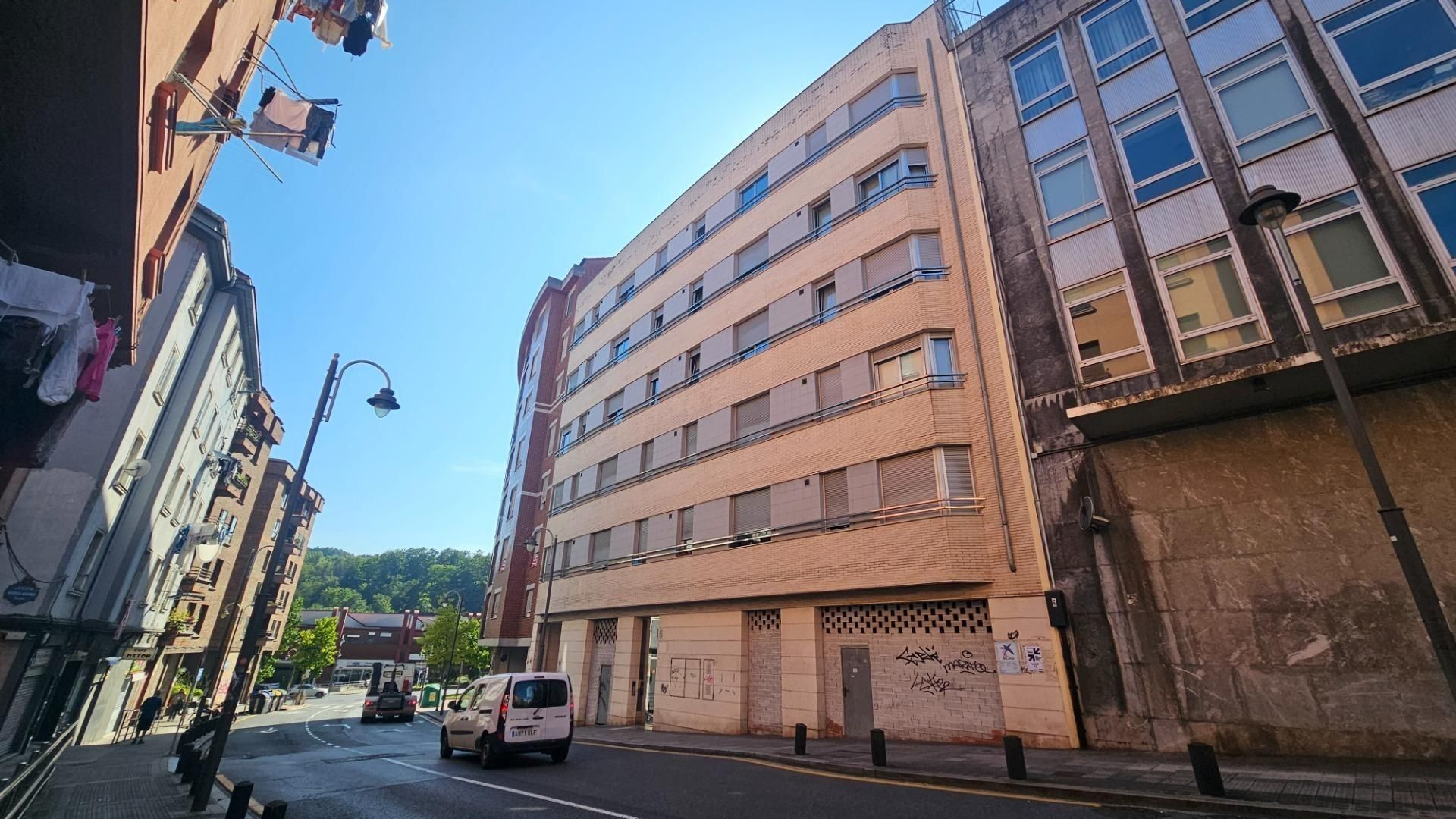 Vista exterior de Pis en venda en Bilbao  amb Calefacció i Traster