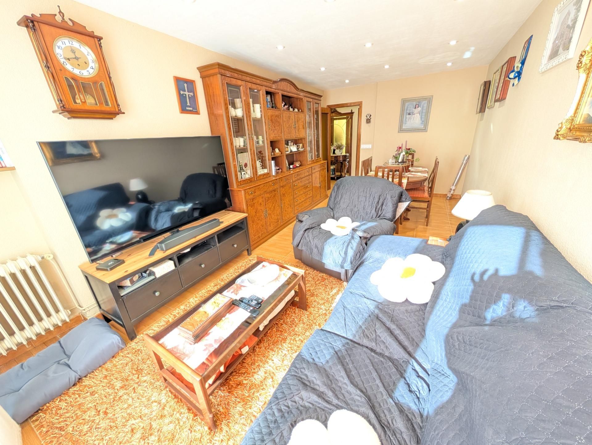 Living room of Flat for sale in Oviedo   with Heating, Terrace and Storage room