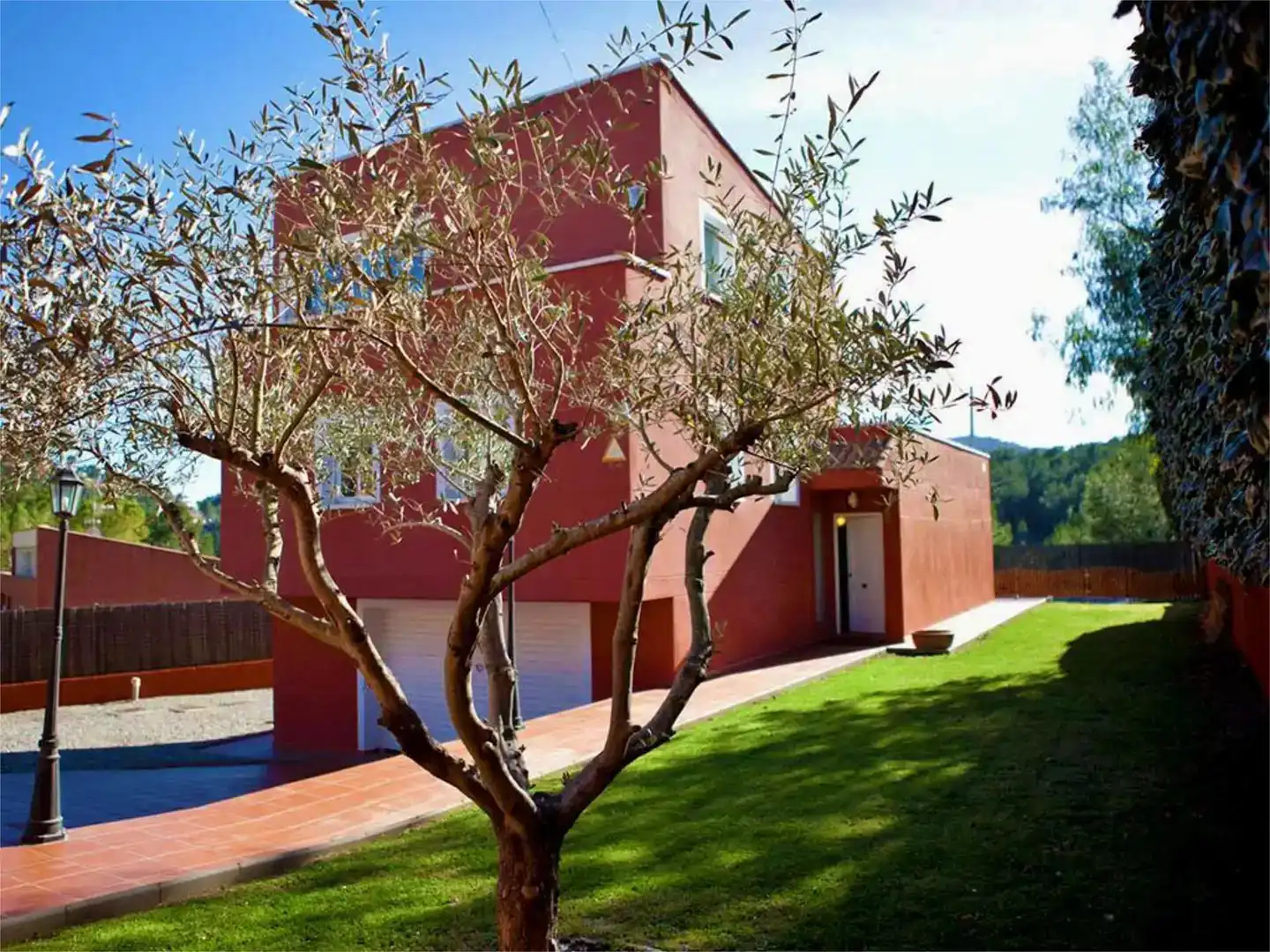 Vista exterior de Pis de lloguer en Olivella amb Aire condicionat, Jardí privat i Piscina