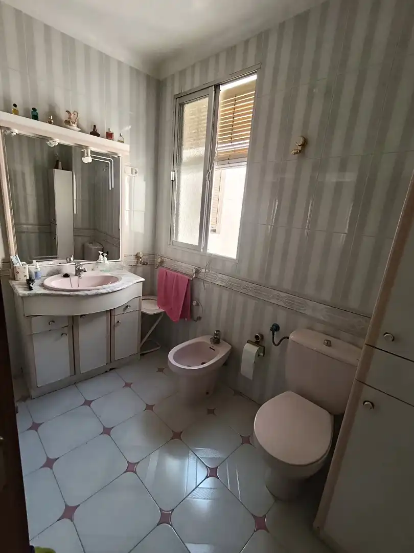 Baño de Piso en venta en Iznájar con Aire acondicionado, Calefacción y Amueblado