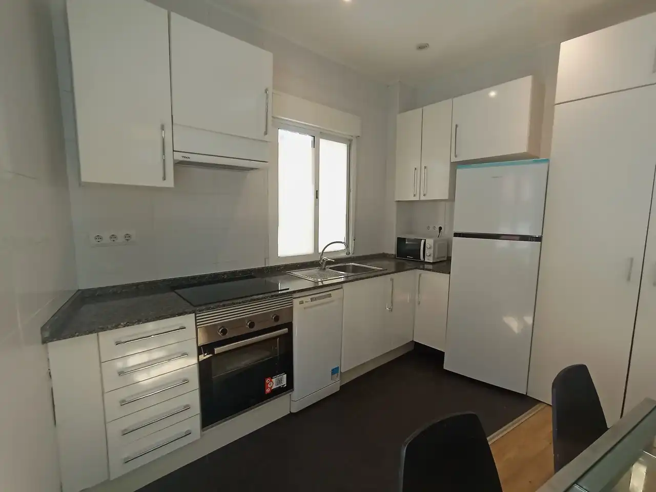 Cocina de Estudio de alquiler en Madrid con Aire acondicionado, Calefacción y Amueblado