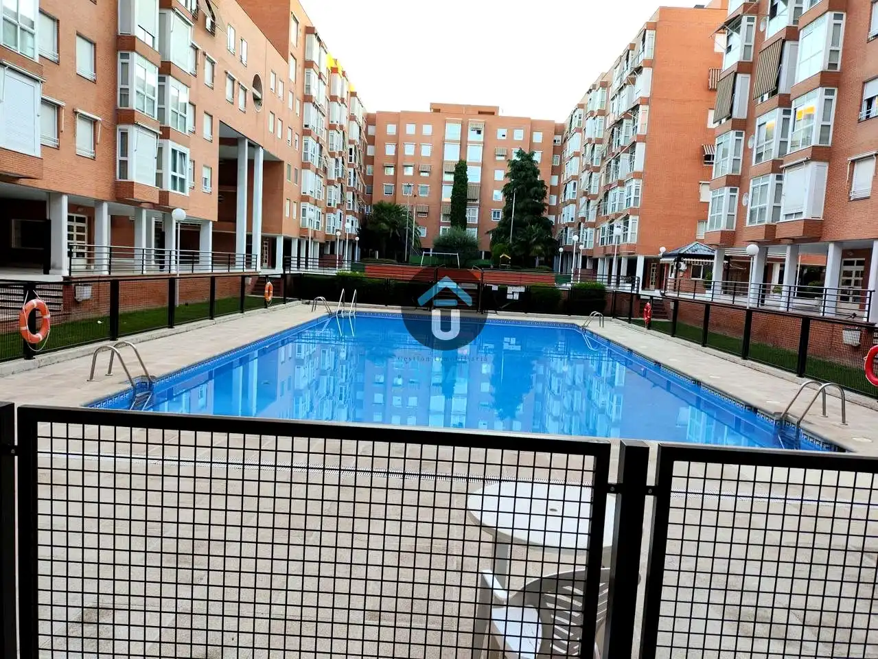 Pis de lloguer a Calle de Ladera de los Almendros, Valdebernardo - Valderribas