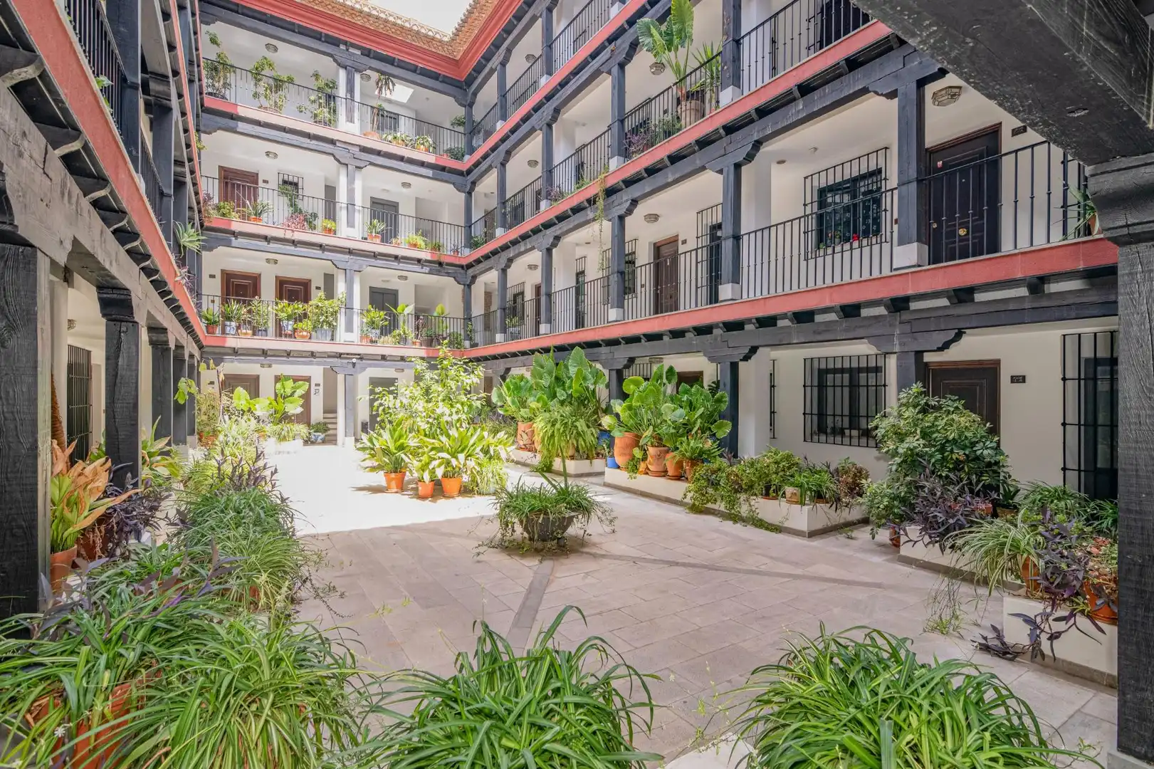 Vista exterior de Piso en venta en La Zubia con Calefacción y Balcón