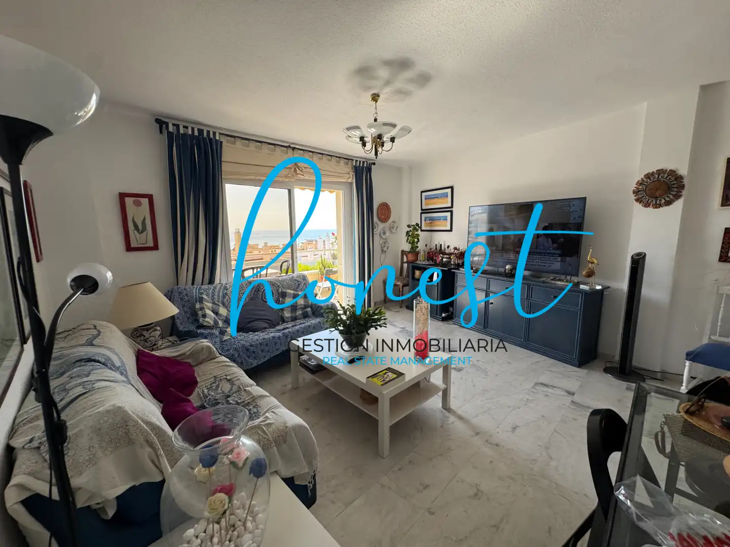 Sala de estar de Ático en venta en Torremolinos con Aire acondicionado, Terraza y Amueblado