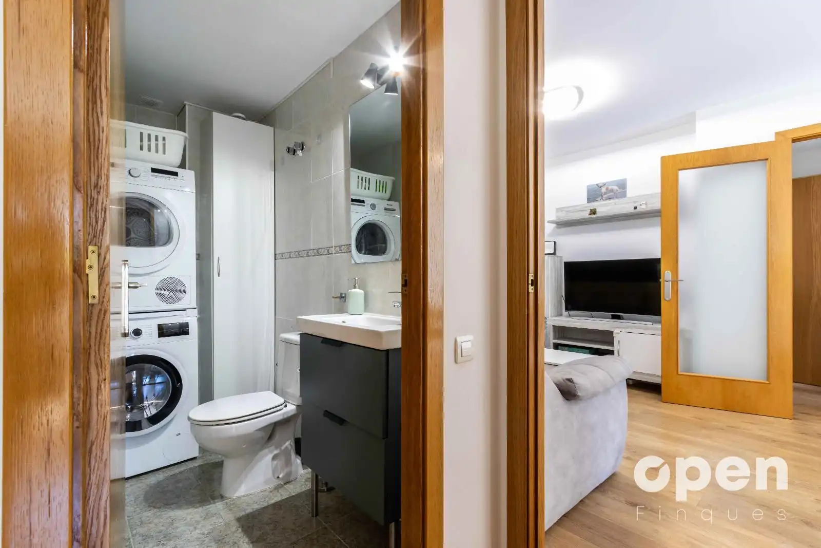 Bathroom of Flat for sale in Terrassa  with Air Conditioner, Heating and Parquet flooring