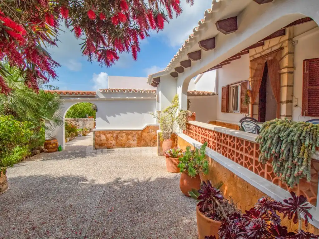 Vista exterior de Finca rústica en venda en Sant Lluís amb Aire condicionat, Calefacció i Jardí privat