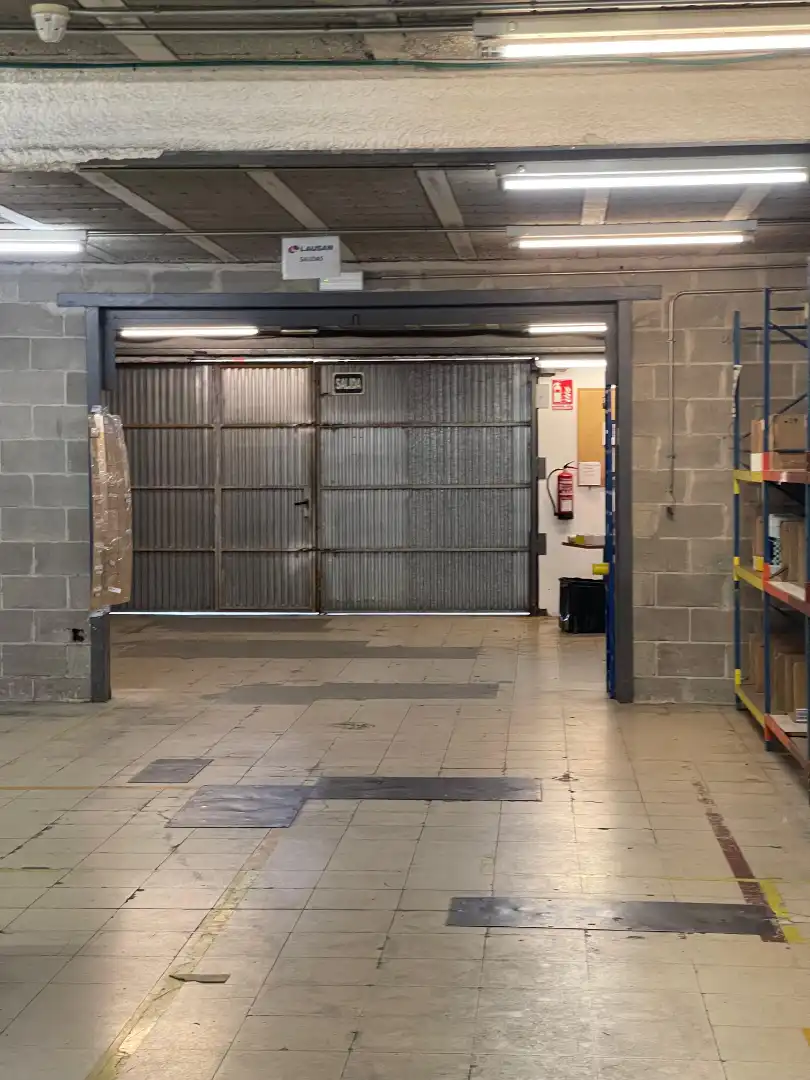 Parking de Nave industrial de alquiler en Sant Joan Despí con Calefacción y Alarma