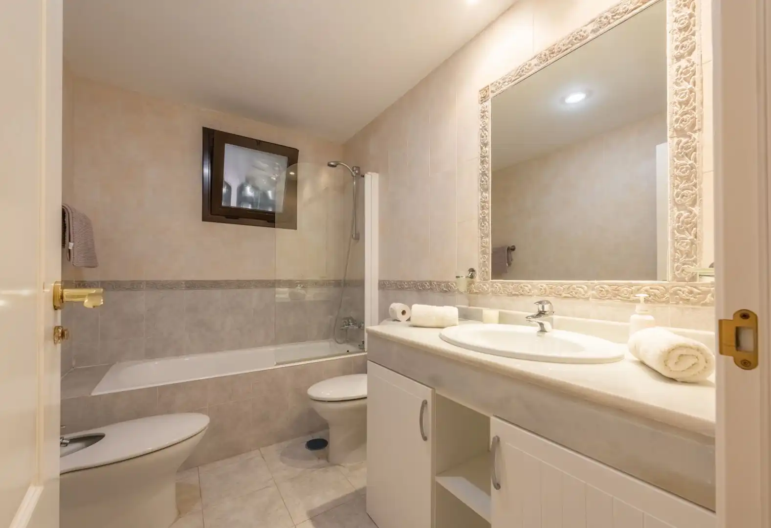 Bany de Apartament en venda en Estepona amb Terrassa, Traster i Moblat