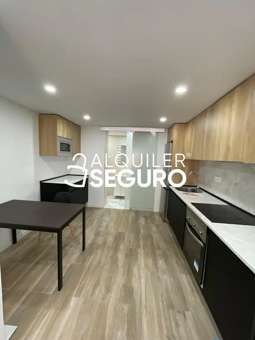 Cuina de Loft de lloguer en Madrid amb Aire condicionat