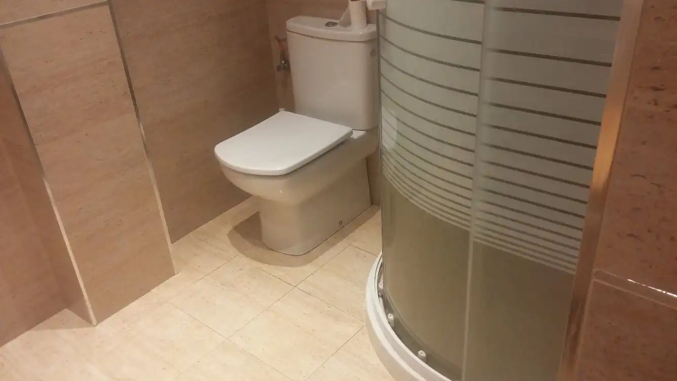 Bany de Apartament de lloguer en Salamanca amb Calefacció, Parquet i Moblat