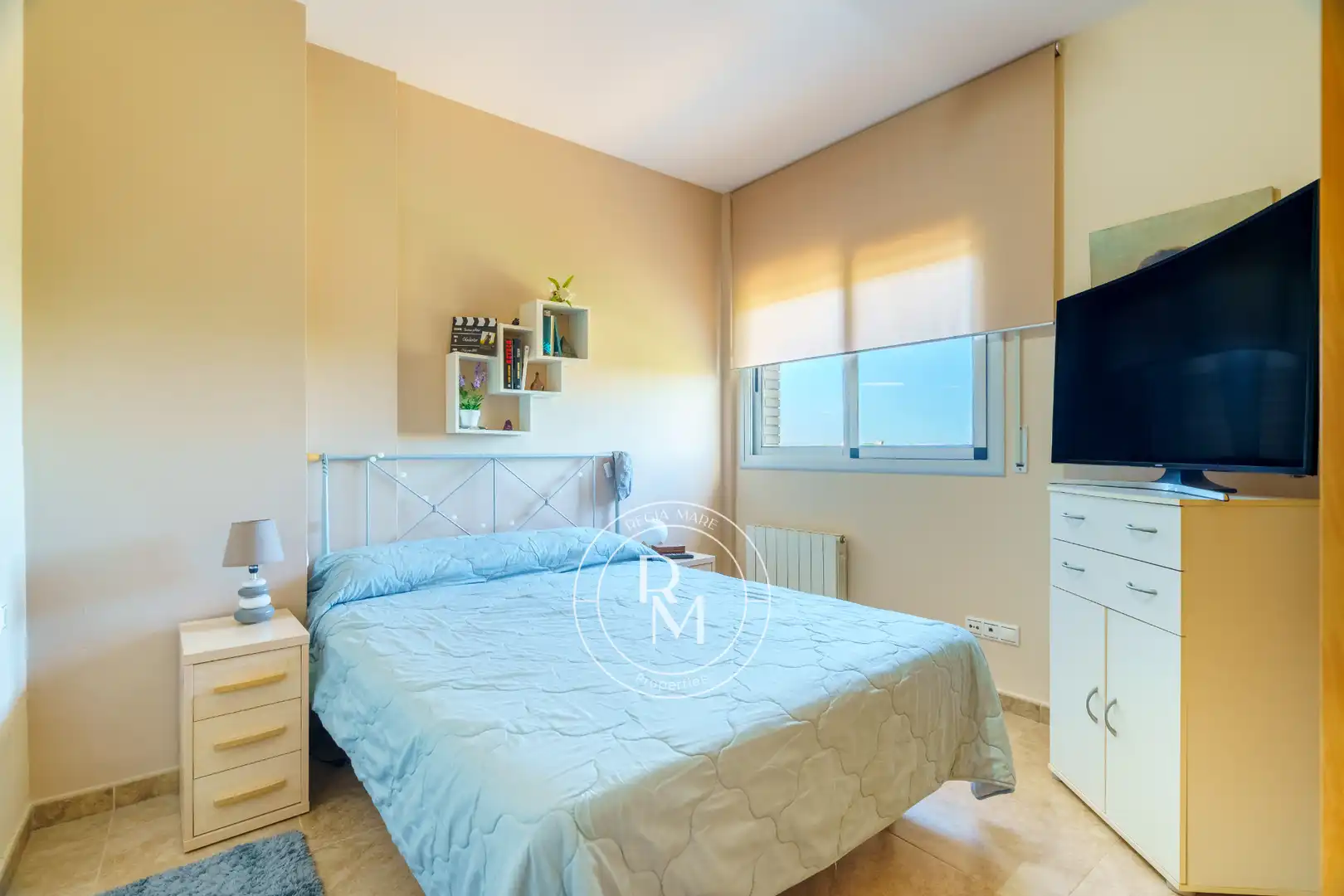 Habitación de Casa adosada en venta en Roda de Berà con Aire acondicionado, Calefacción y Jardín privado