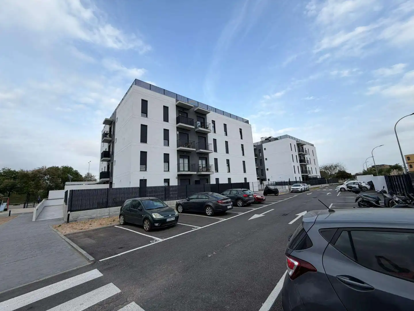 Parking de Apartamento para compartir en Camas con Aire acondicionado, Terraza y Amueblado
