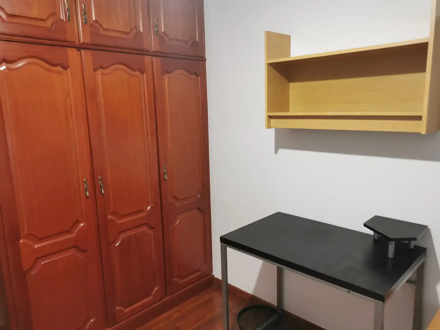 Schlafzimmer von Wohnung zur Miete in Santiago de Compostela  mit Heizung und Möbliert