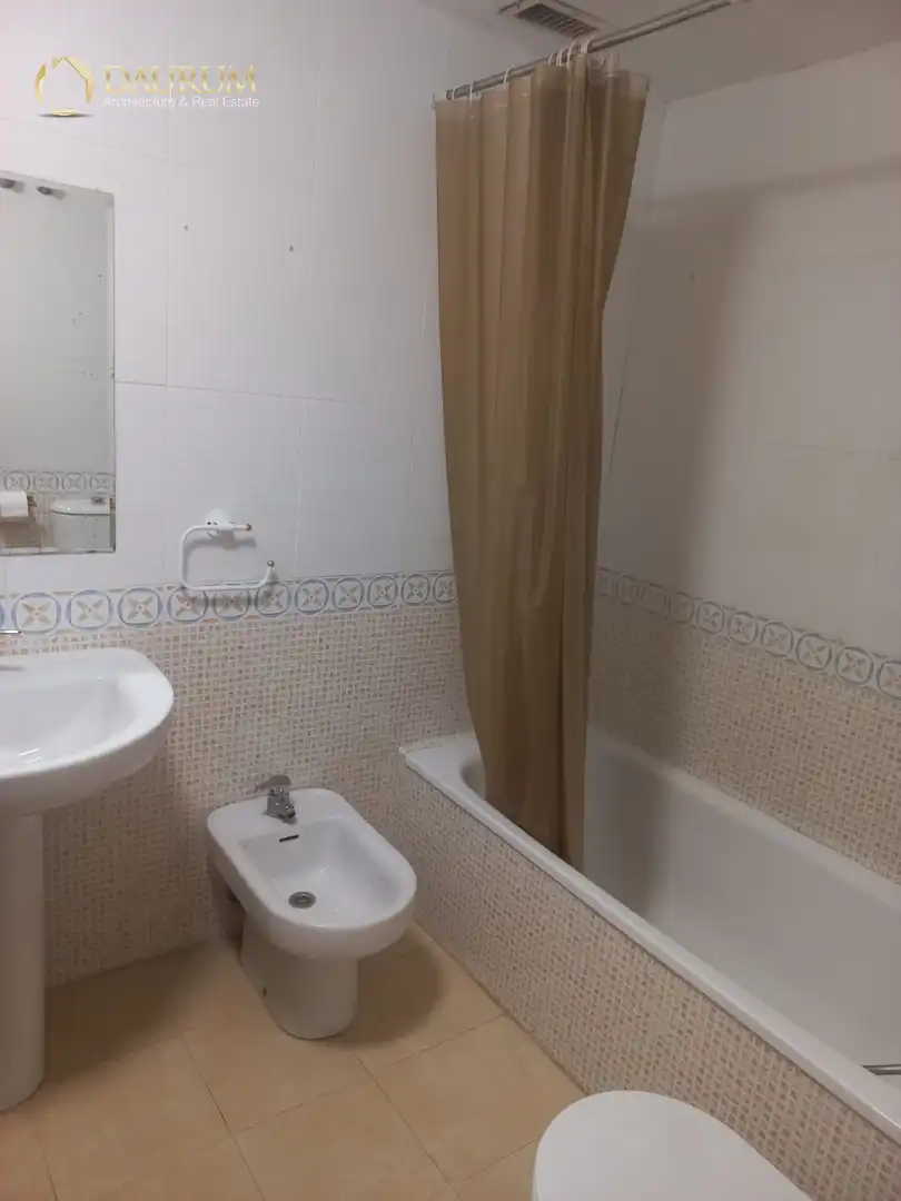 Bathroom of Flat for sale in Valencia  with Air Conditioner, Heating and Terrace