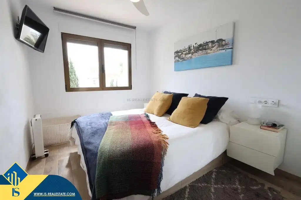 Habitación de Dúplex en venta en Orihuela con Terraza, Amueblado y Piscina comunitaria