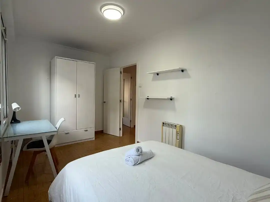 Schlafzimmer von Wohnung zur Miete in Ferrol