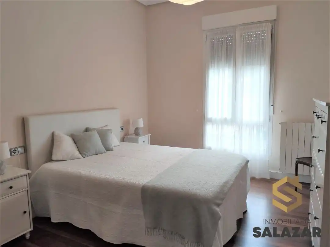 Schlafzimmer von Wohnungen zur Miete in Bilbao  mit Heizung und Balkon