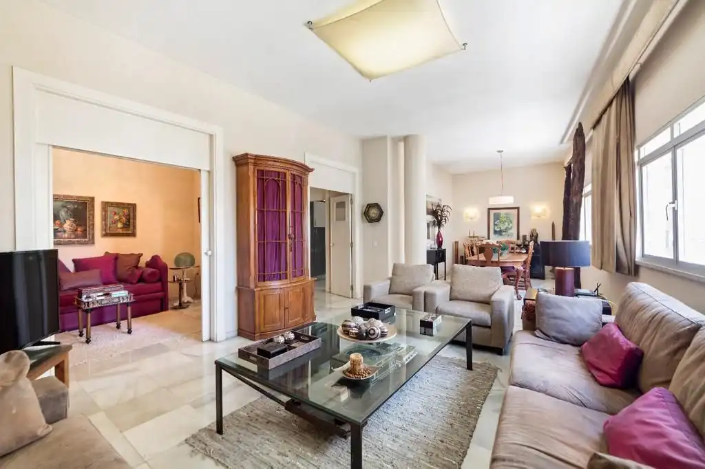 Sala d'estar de Casa o xalet de lloguer en Algeciras amb Aire condicionat i Moblat