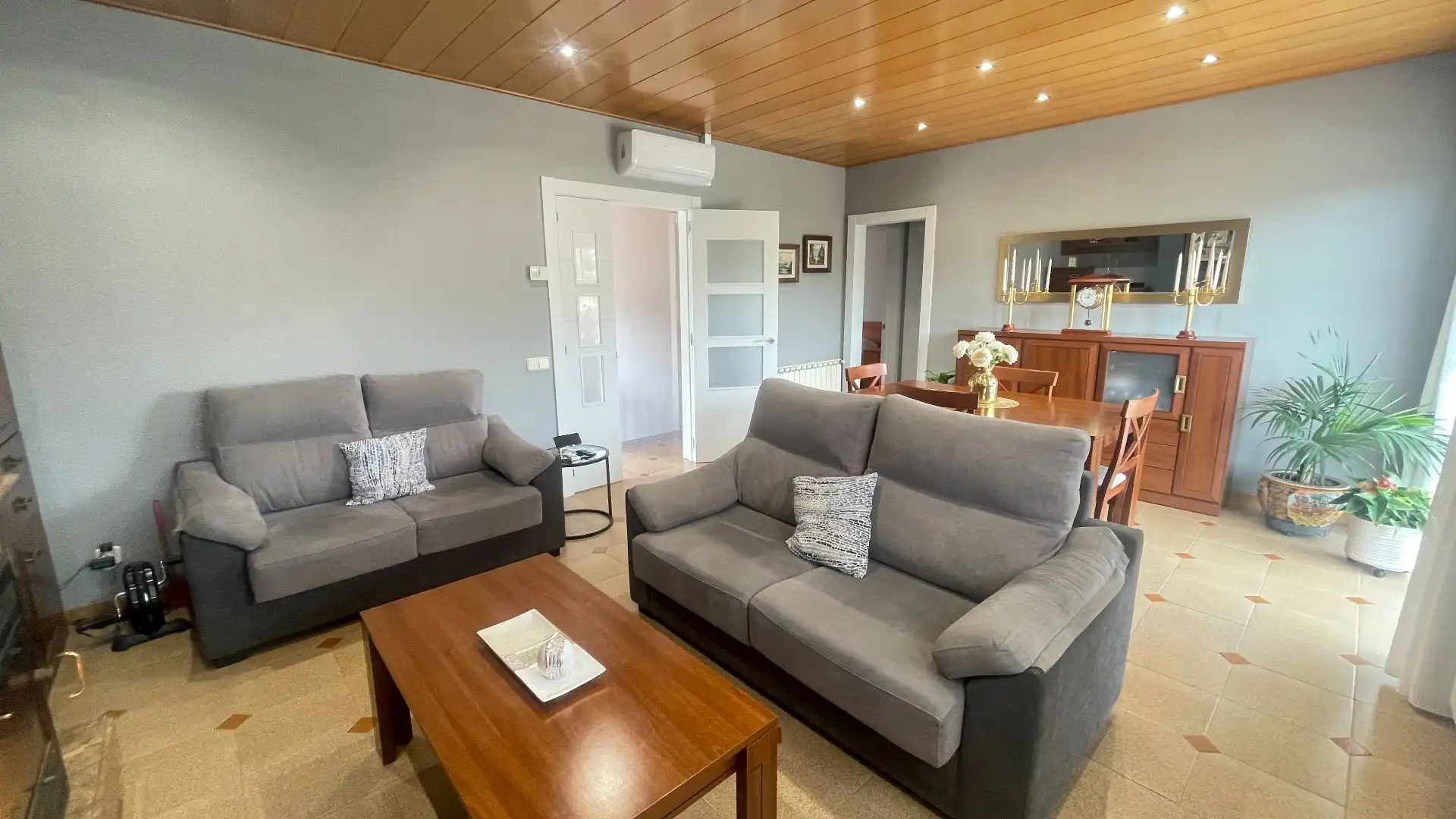 Sala d'estar de Casa o xalet en venda en Rubí amb Calefacció, Jardí privat i Terrassa