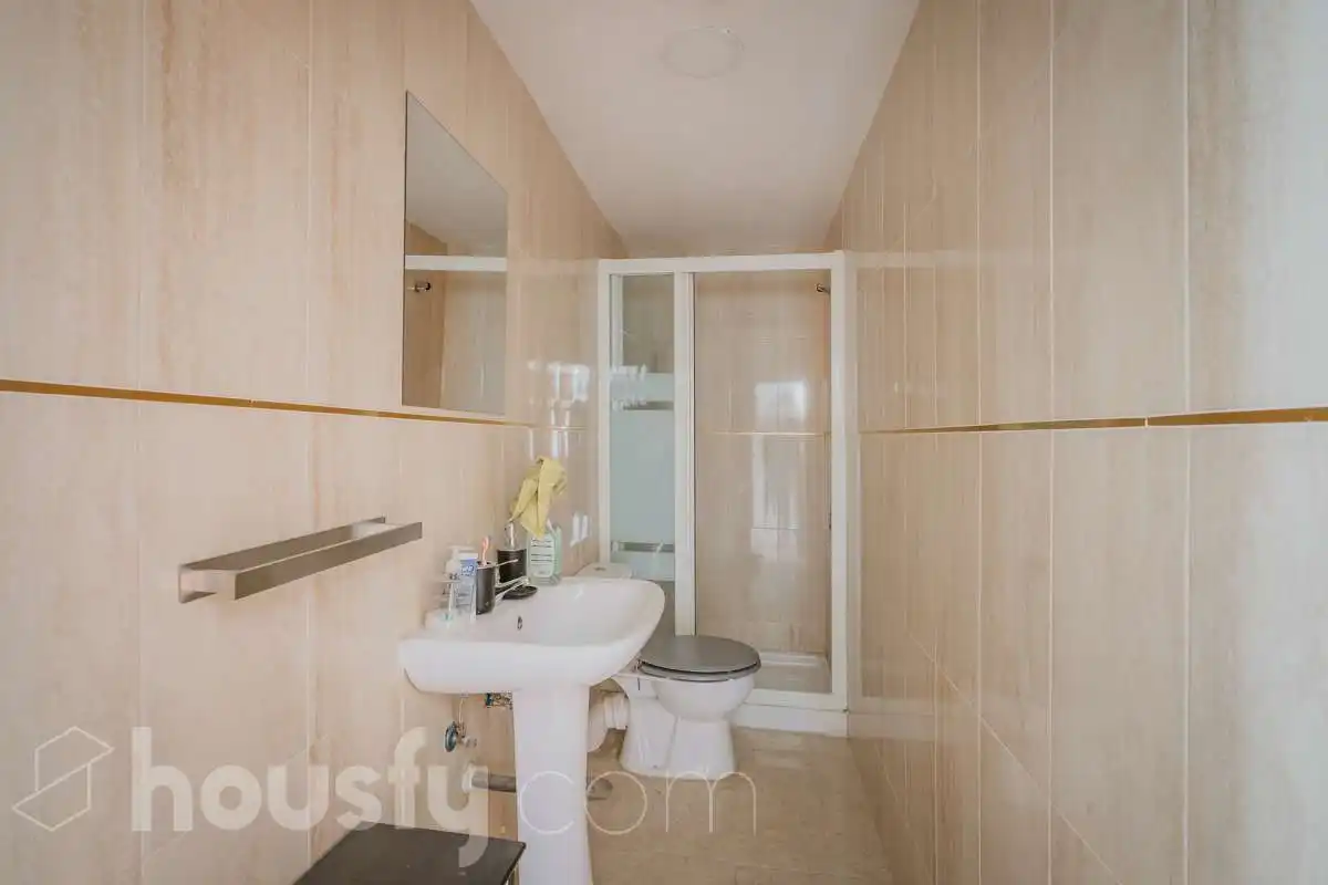 Bathroom of Flat for sale in Valladolid  with Air Conditioner and Terrace