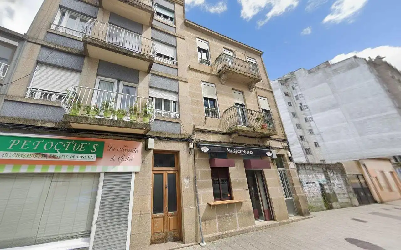 Vista exterior de Edificio en venta en Vigo 