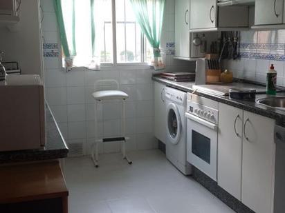 Kitchen of Flat to rent in  Sevilla Capital  with Air Conditioner and Terrace