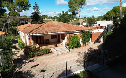 Vista exterior de Casa o xalet en venda en L'Eliana amb Aire condicionat, Calefacció i Jardí privat