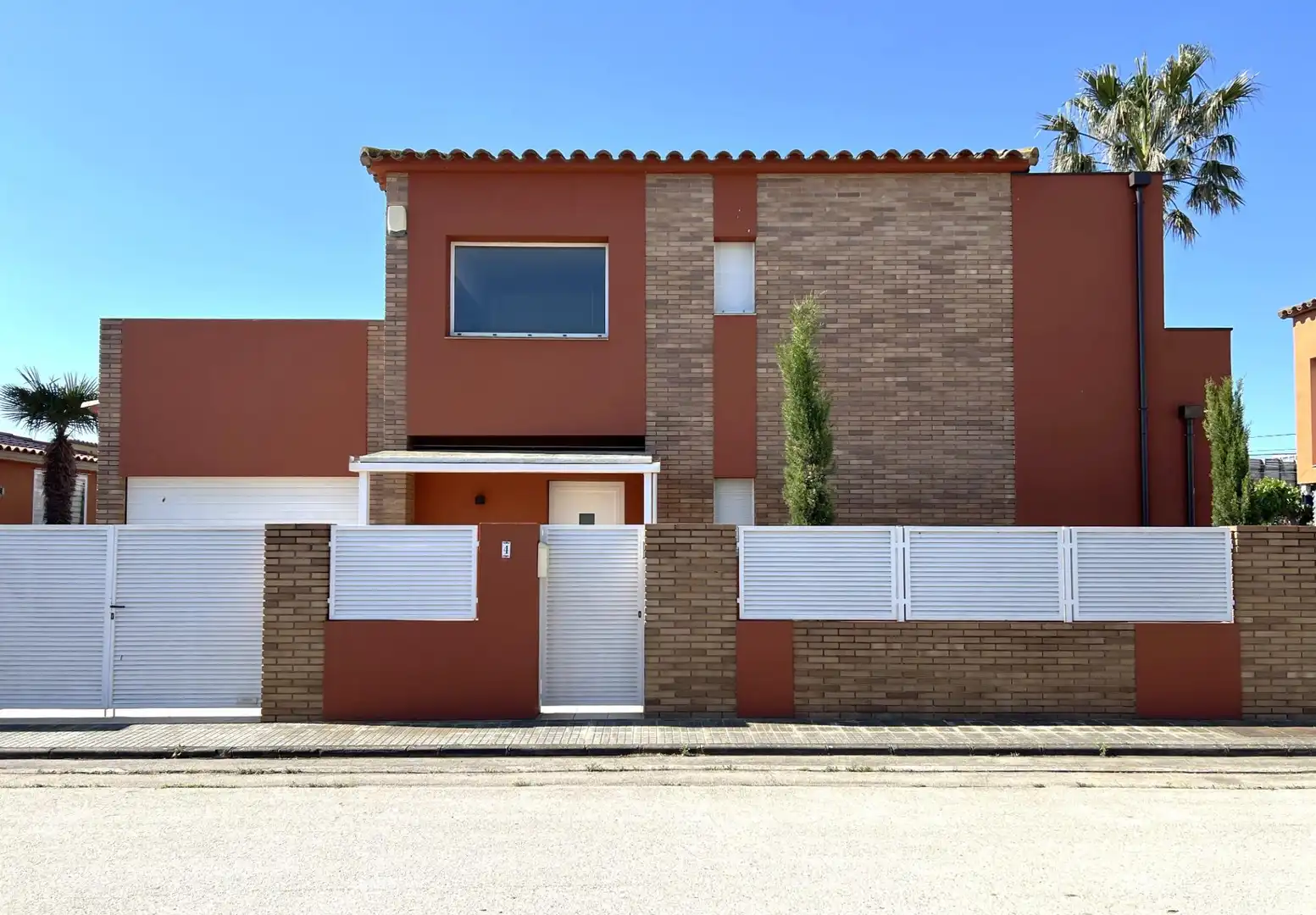 Exterior view of Houses for sale in Sant Pere Pescador  with Air Conditioner, Heating and Private garden