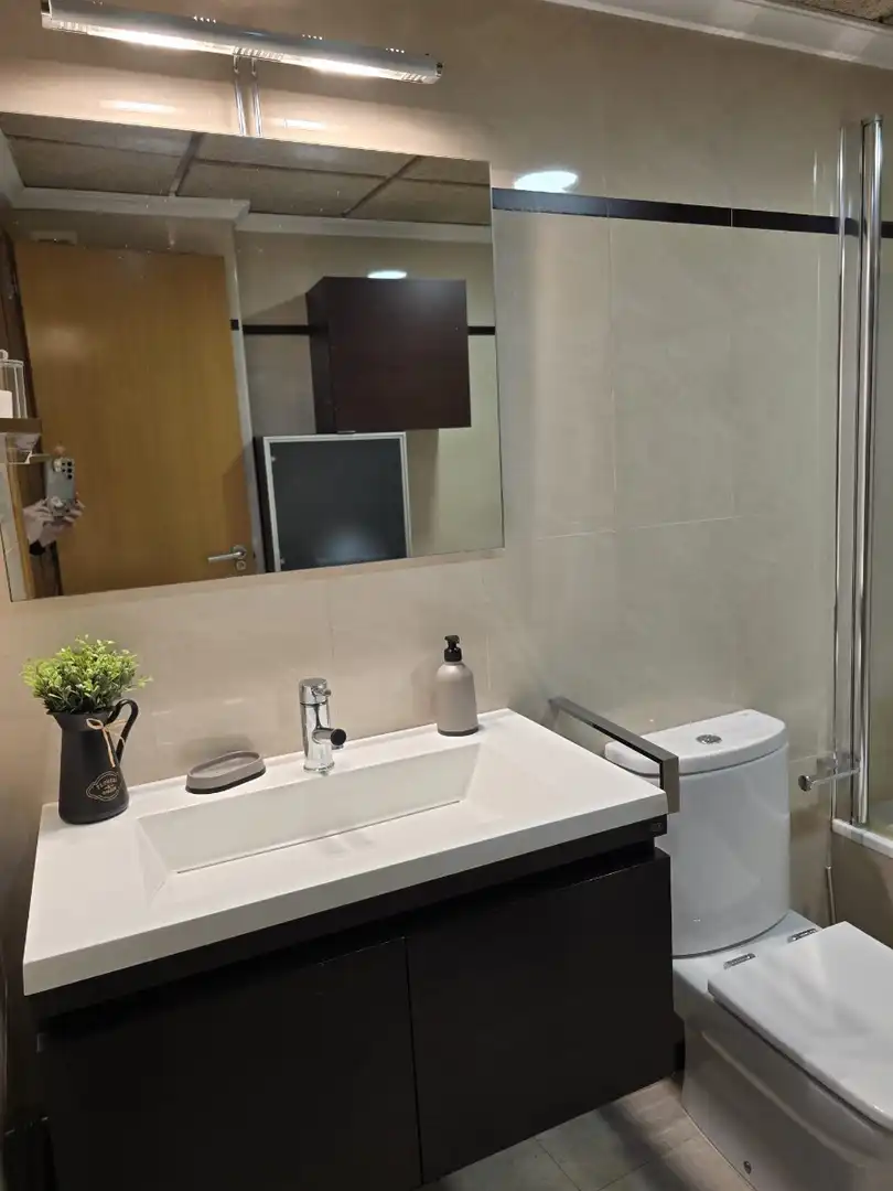 Baño de Piso de alquiler en Torrevieja con Aire acondicionado, Calefacción y Parquet