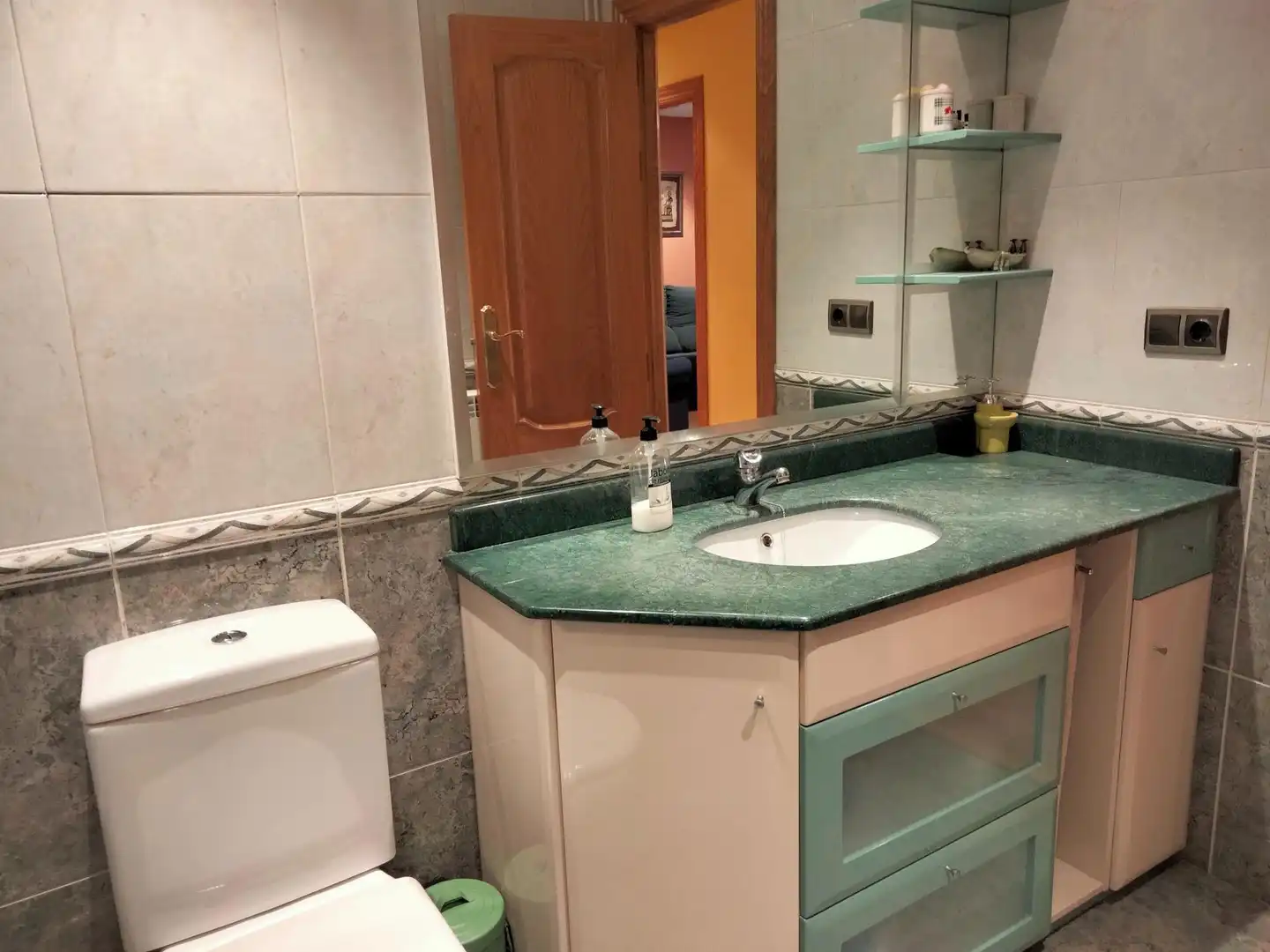 Baño de Casa adosada en venta en León Capital  con Calefacción y Terraza