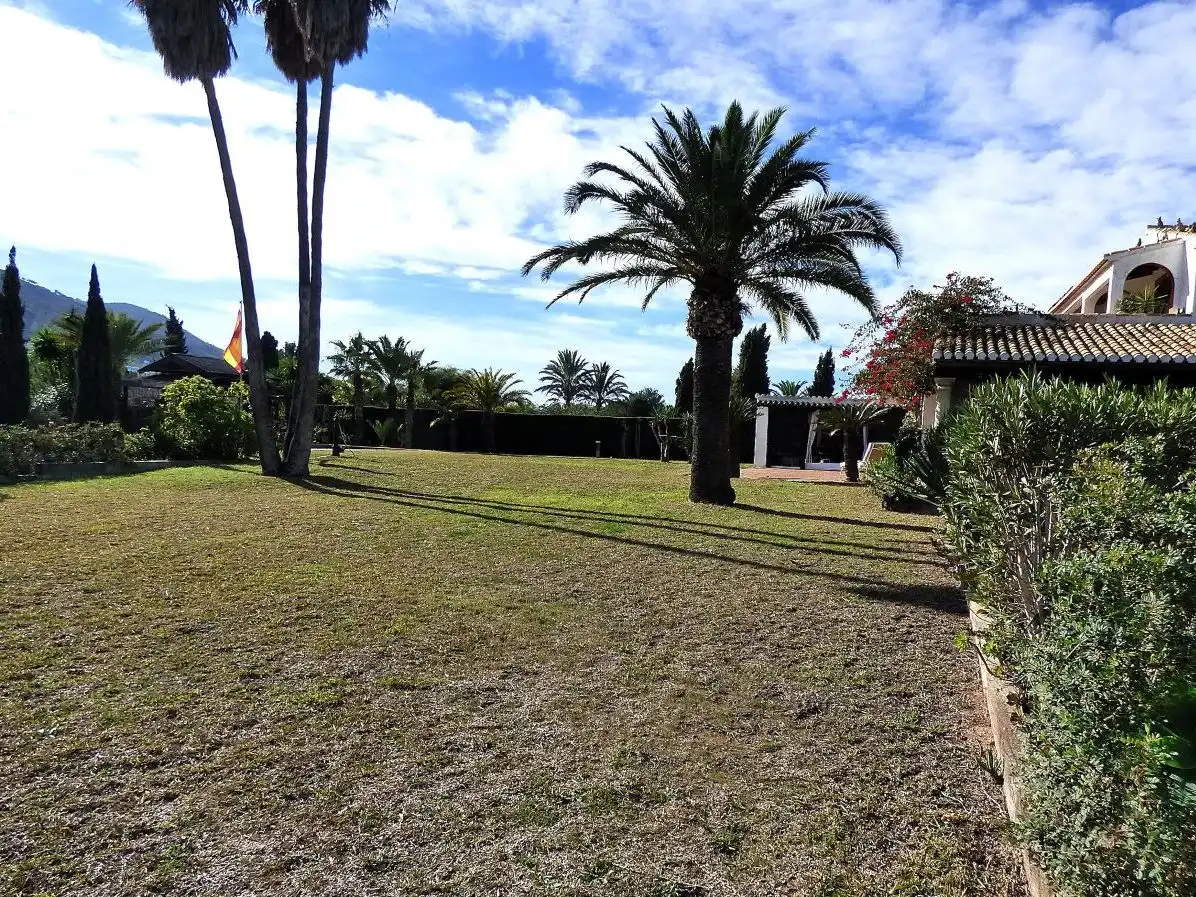 Casa rústica amb jardí en venda a Carrer Lago Aral 73, imagen 9