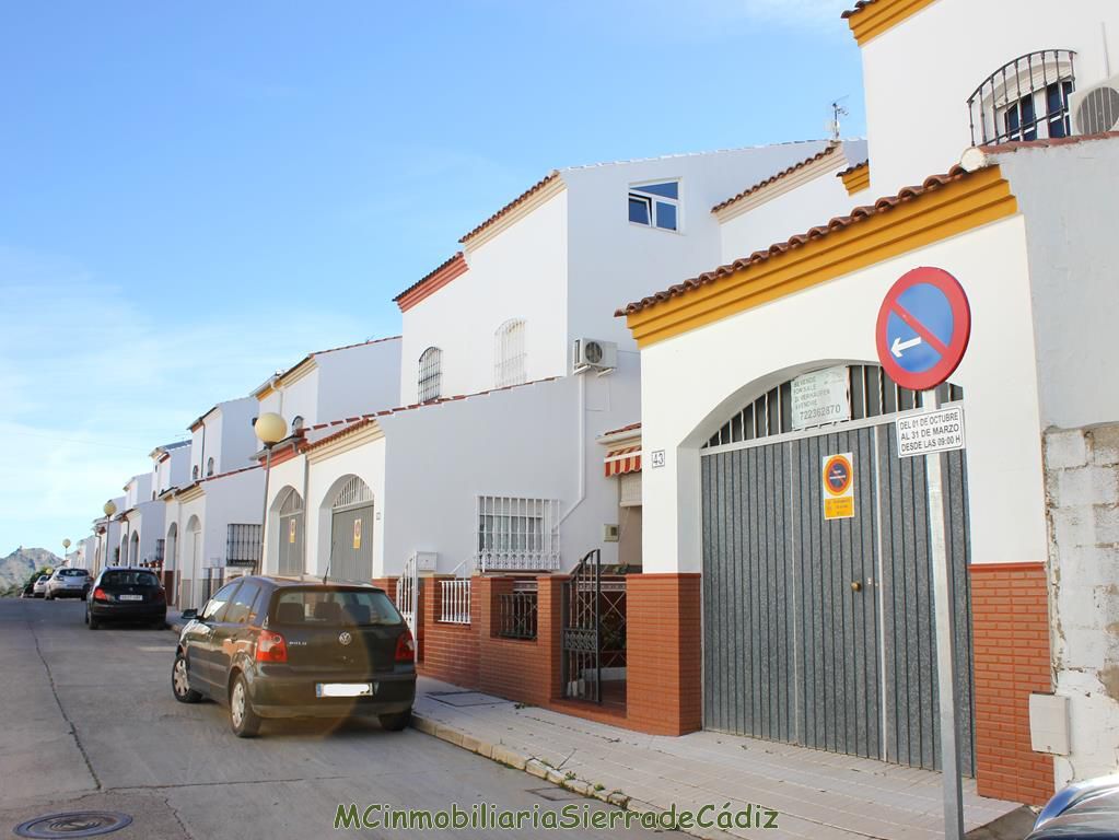 Vista exterior de Casa o xalet en venda en Olvera amb Aire condicionat, Terrassa i Traster