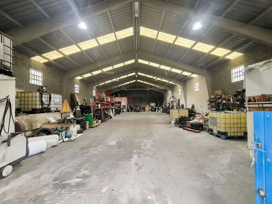 Nave industrial en venta en Illas