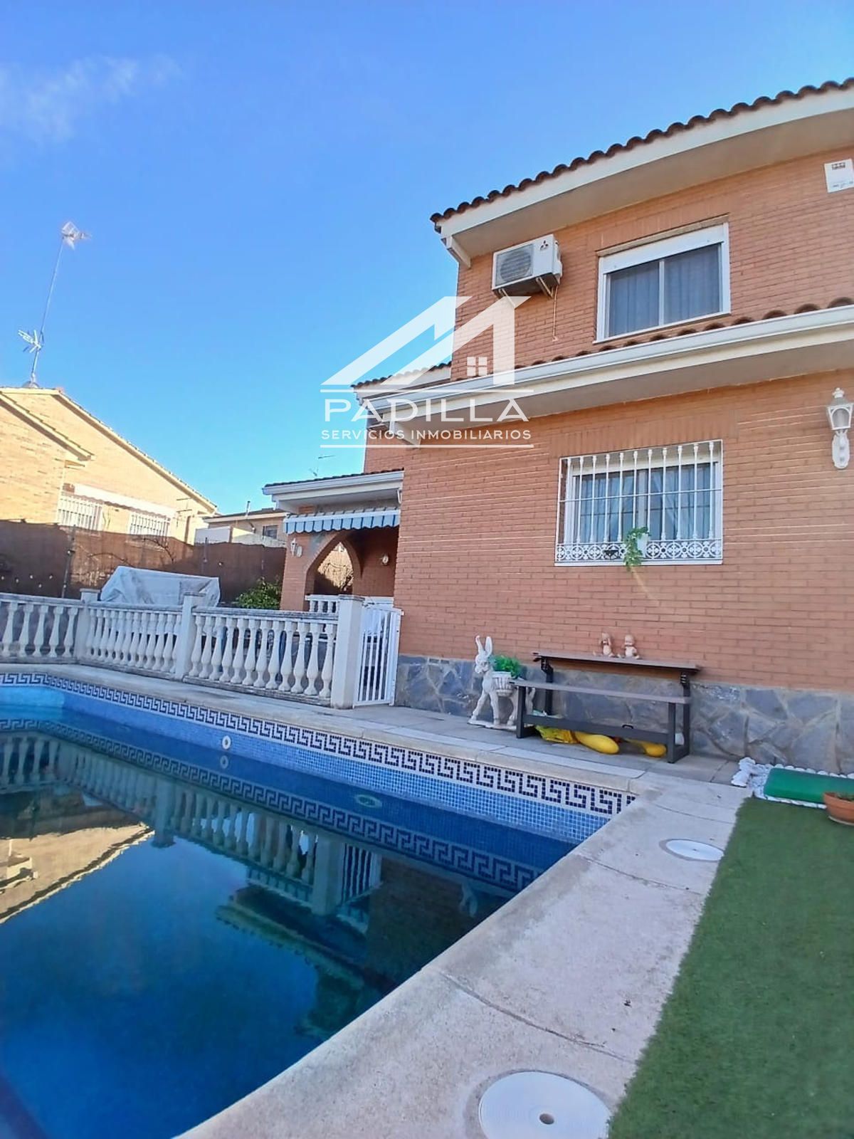 Vista exterior de Casa o xalet en venda en Méntrida amb Aire condicionat, Calefacció i Traster