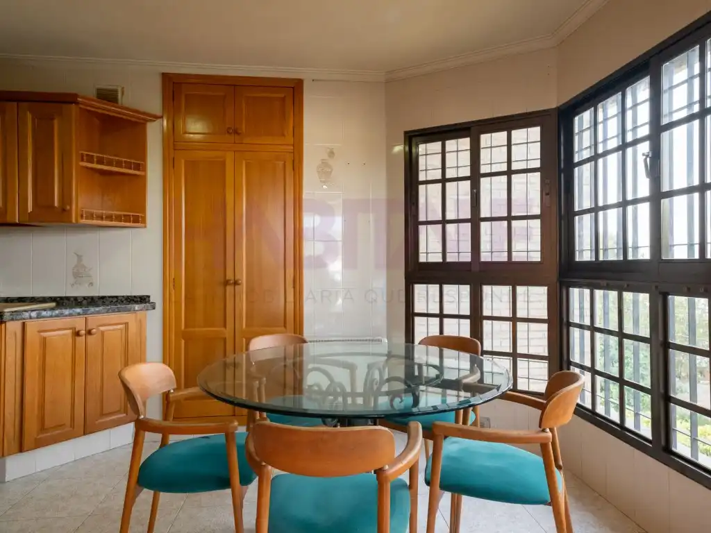 Dining room of Houses for sale in Chiva  with Air Conditioner, Heating and Furnished