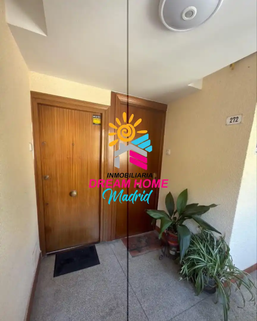 Vista exterior de Dúplex en venda en Madrid amb Calefacció i Jardí privat